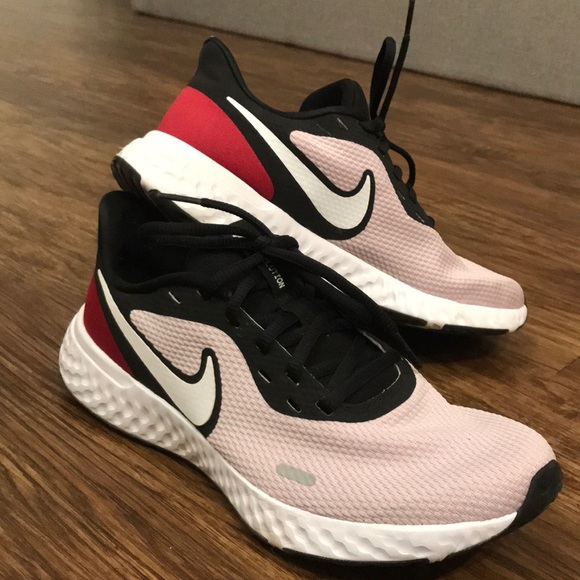 Nike Shoes - NWT 2-Tone Nike Revolution Sneakers